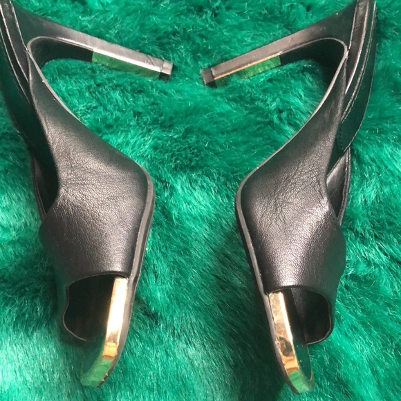 High Heels - Picture 3 of 7